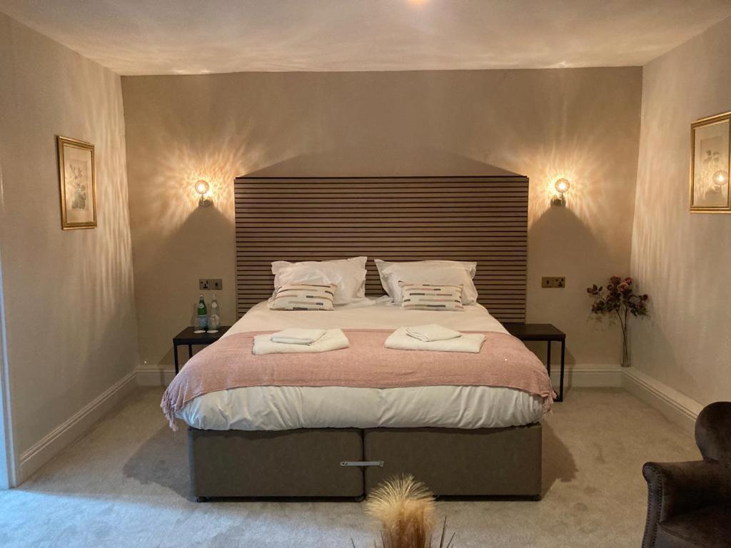 Woodborough Hall Bagian luar foto
