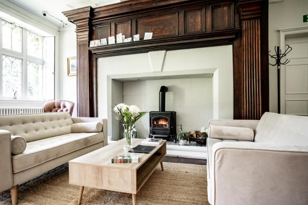 Woodborough Hall Bagian luar foto