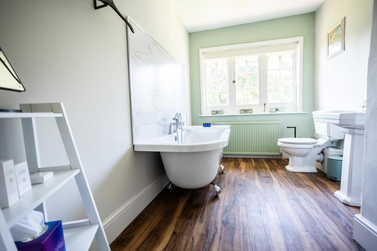 Woodborough Hall Bagian luar foto