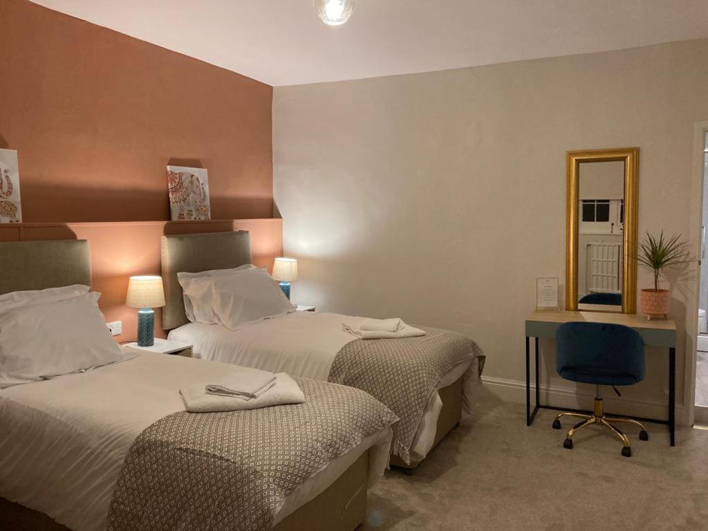 Woodborough Hall Bagian luar foto
